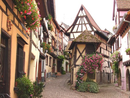 Eguisheim - Ruelle circulaire - Photo Bertheville - Gite en Alsace